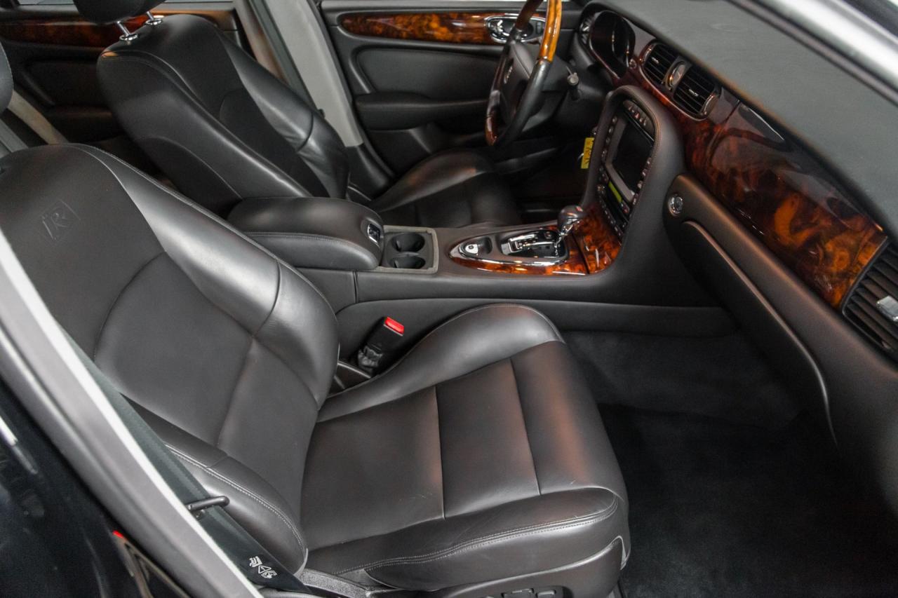 2004 Jaguar XJR SUPERCHARGED V8