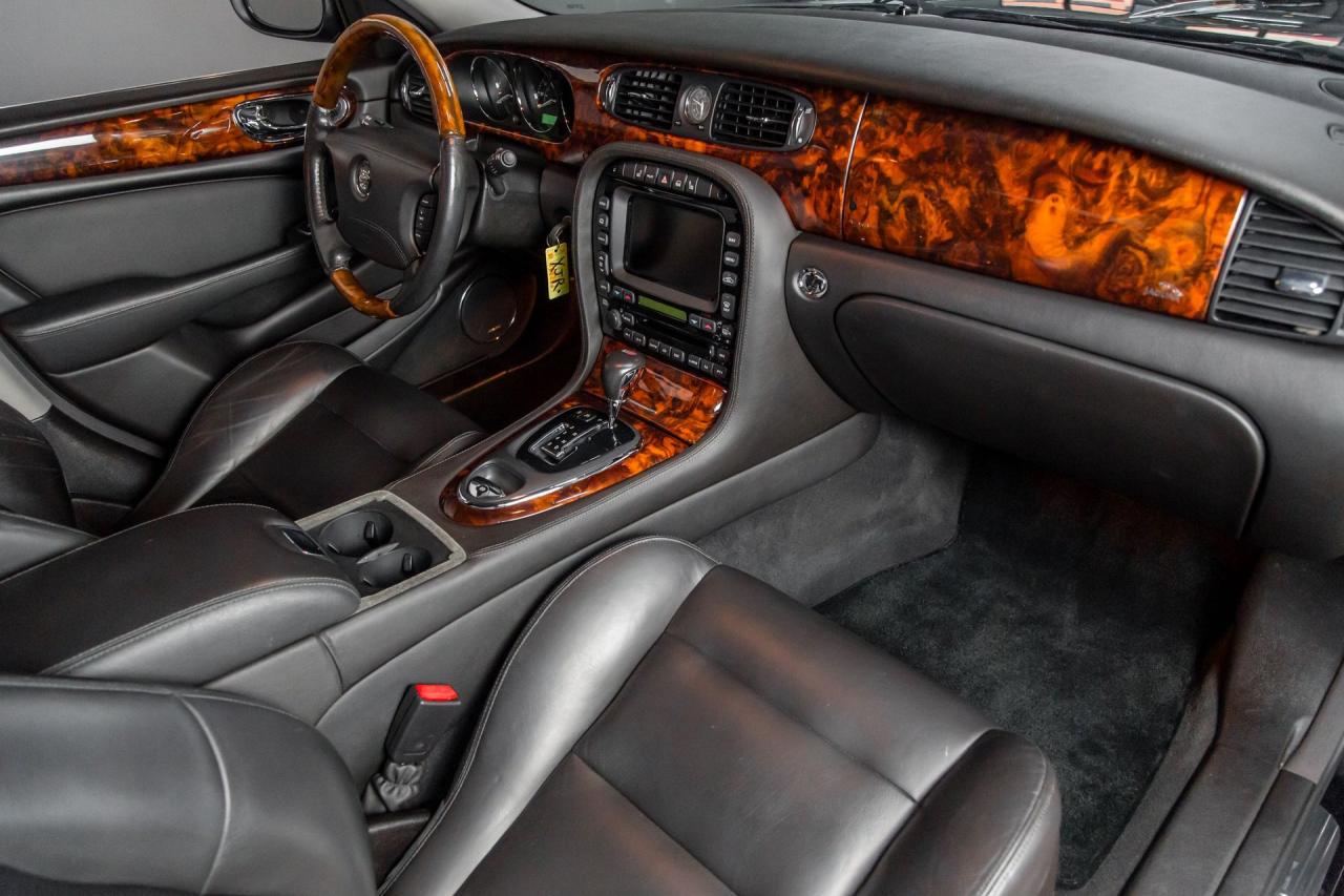 2004 Jaguar XJR SUPERCHARGED V8