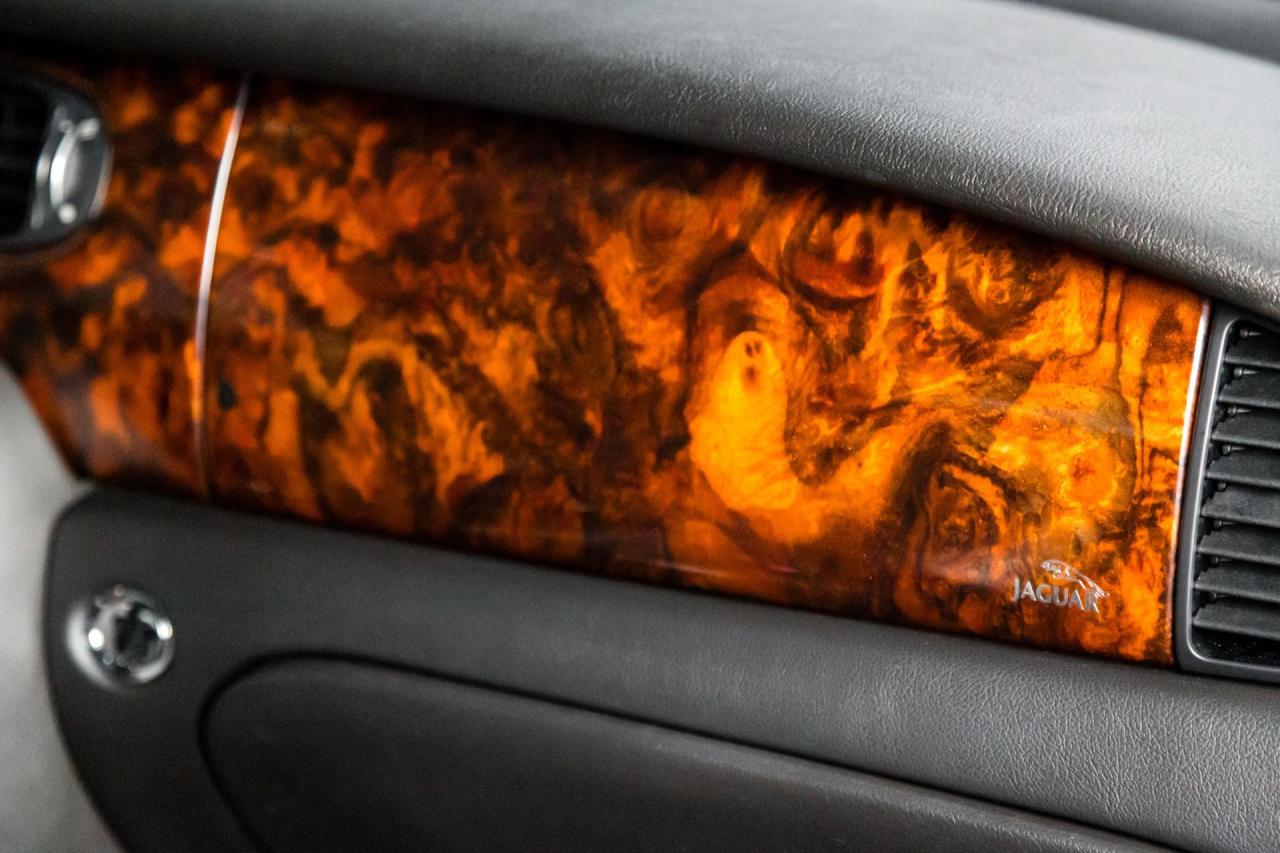 2004 Jaguar XJR SUPERCHARGED V8