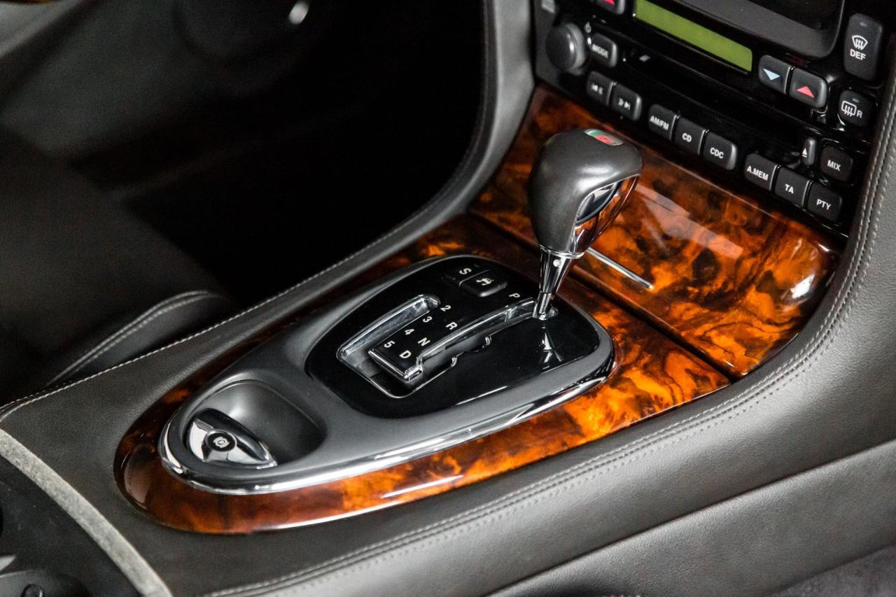 2004 Jaguar XJR SUPERCHARGED V8