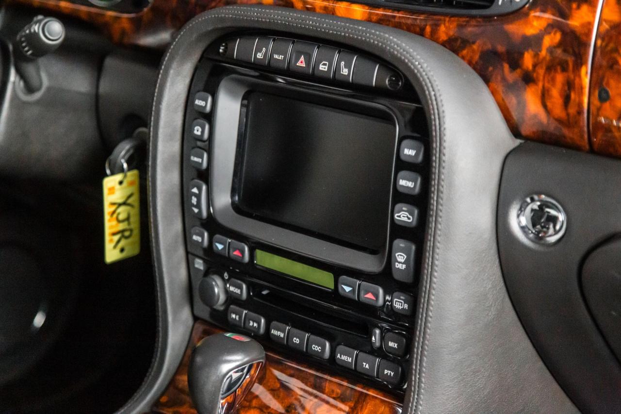 2004 Jaguar XJR SUPERCHARGED V8