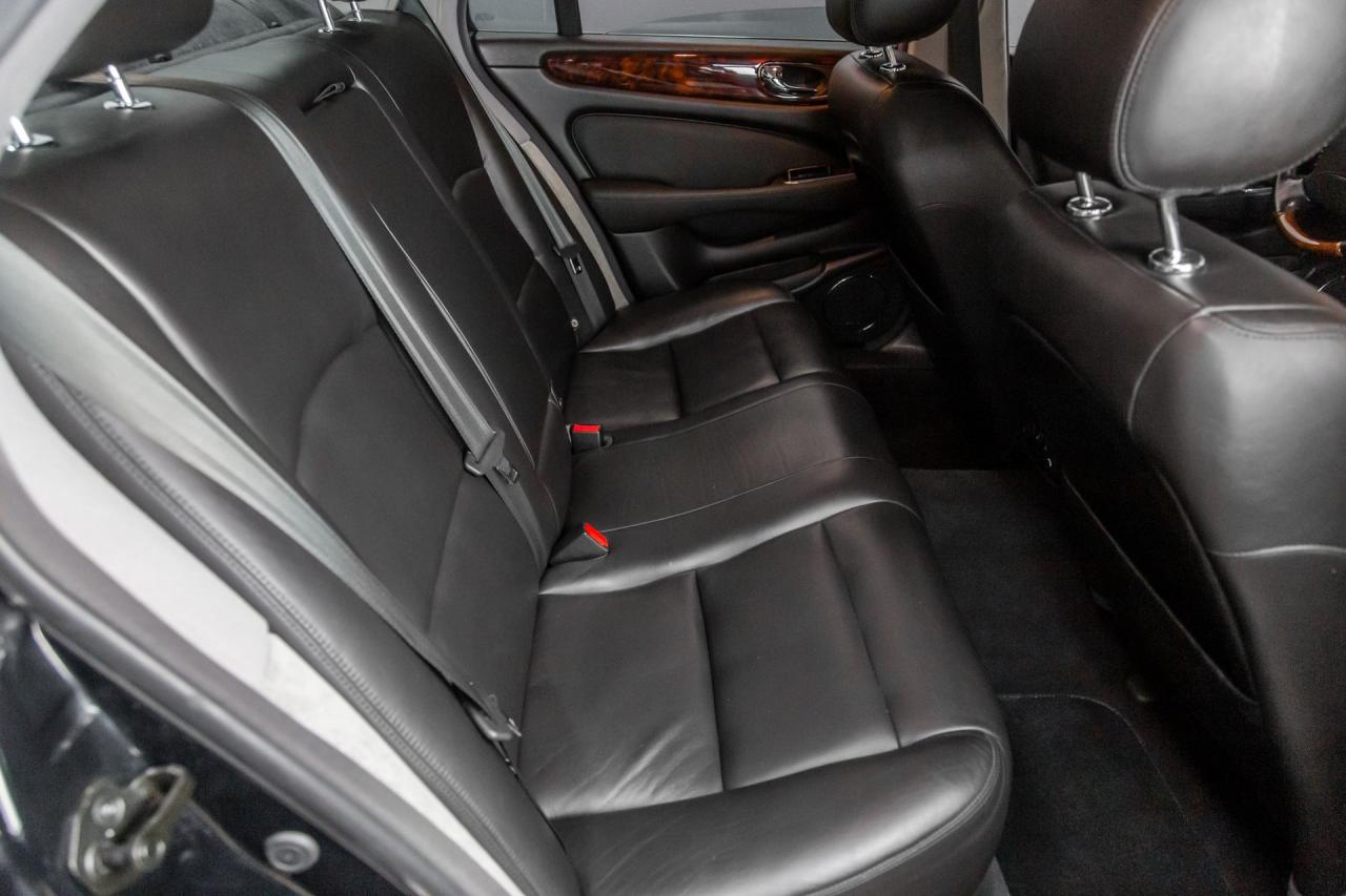 2004 Jaguar XJR SUPERCHARGED V8