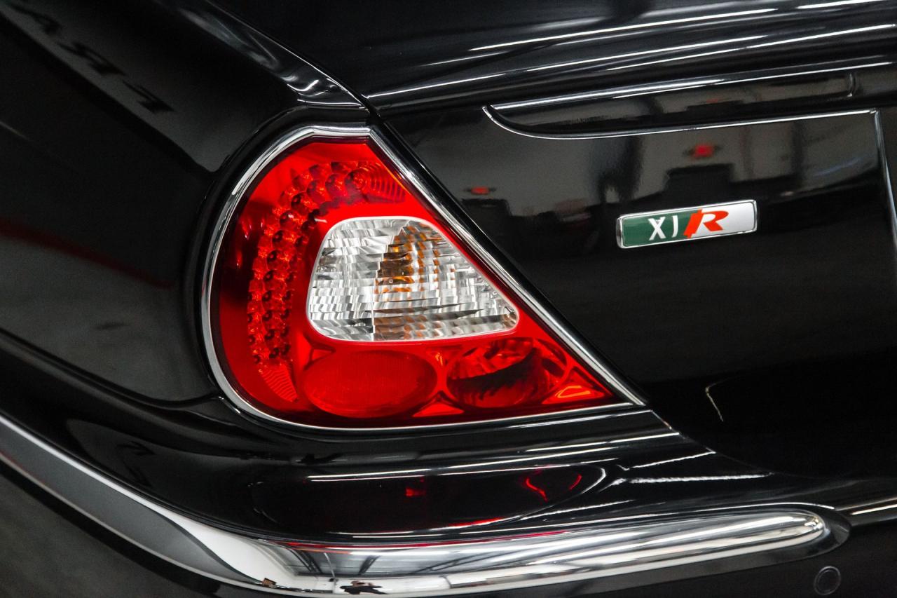 2004 Jaguar XJR SUPERCHARGED V8
