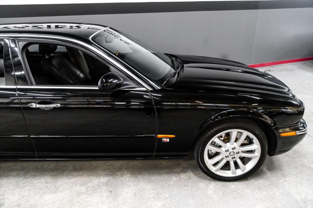 2004 Jaguar XJR SUPERCHARGED V8