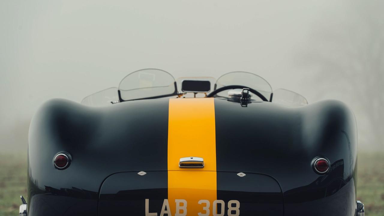 1952 Jaguar C-Type Recreation by Lynx