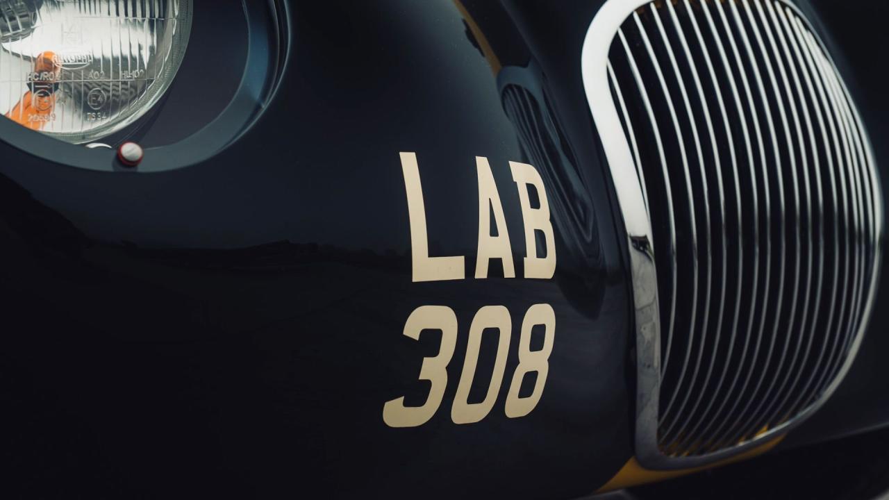 1952 Jaguar C-Type Recreation by Lynx