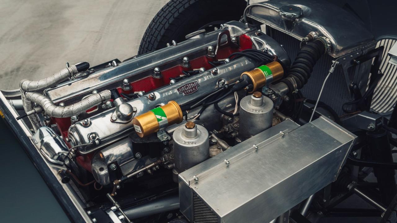 1952 Jaguar C-Type Recreation by Lynx