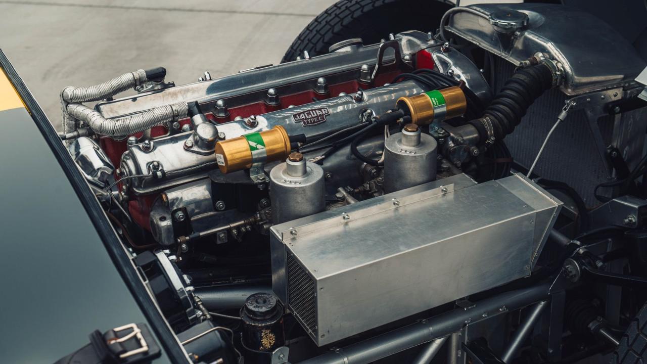 1952 Jaguar C-Type Recreation by Lynx