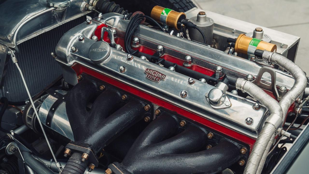 1952 Jaguar C-Type Recreation by Lynx