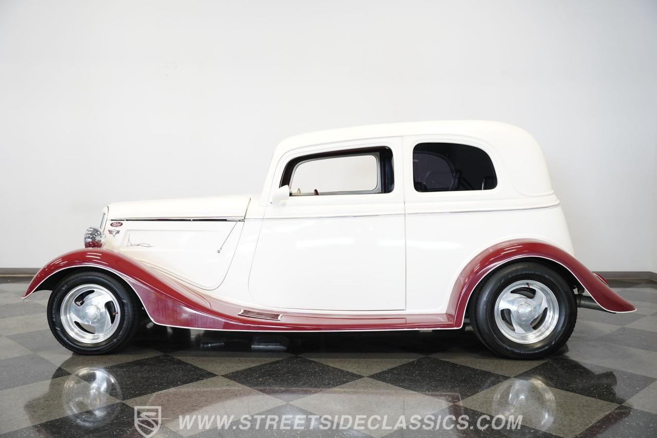 1933 Ford Victoria Restomod