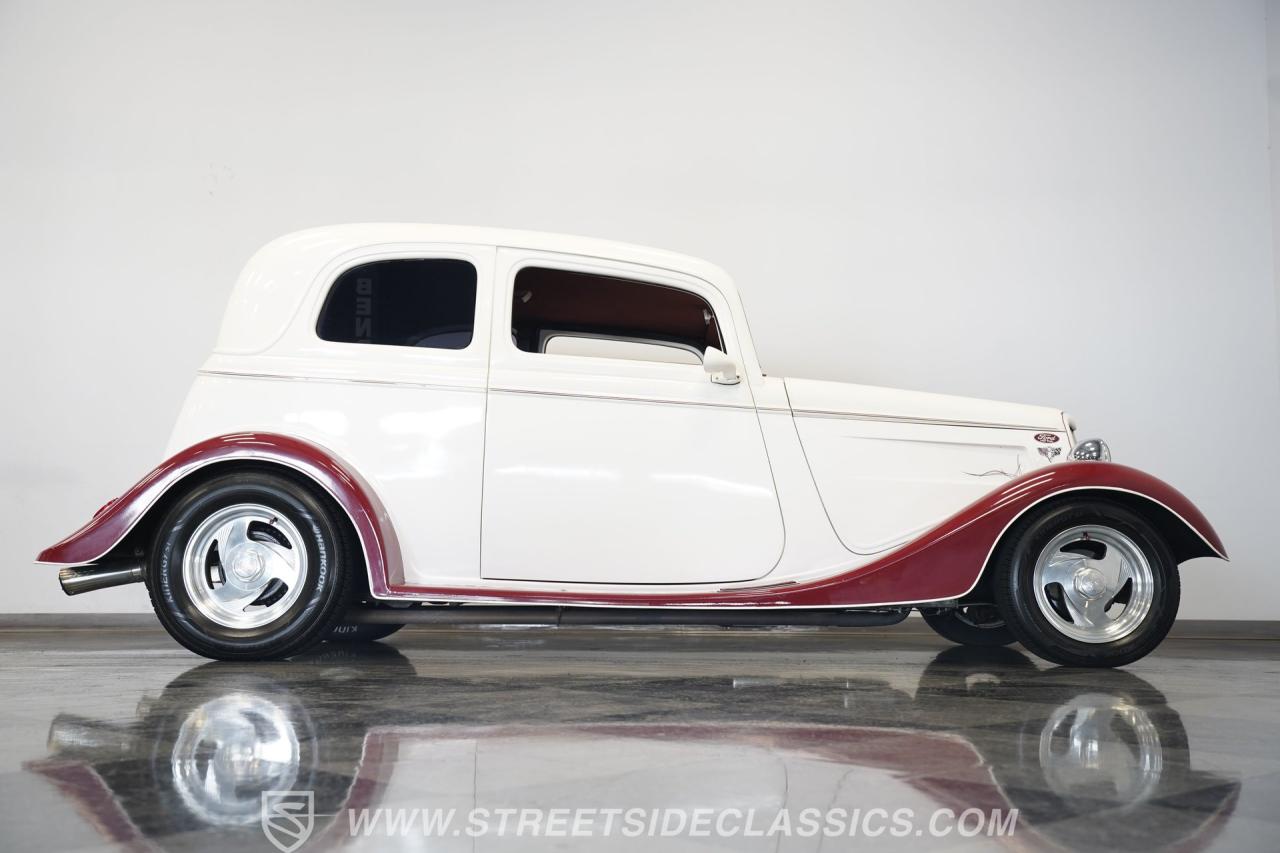 1933 Ford Victoria Restomod
