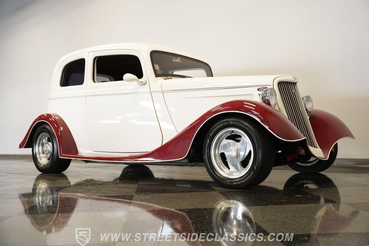 1933 Ford Victoria Restomod