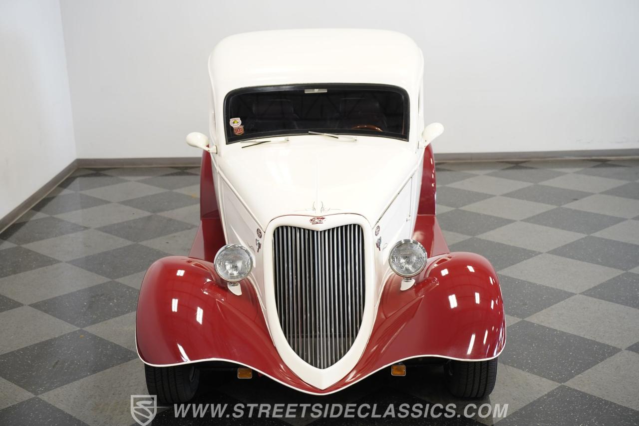 1933 Ford Victoria Restomod