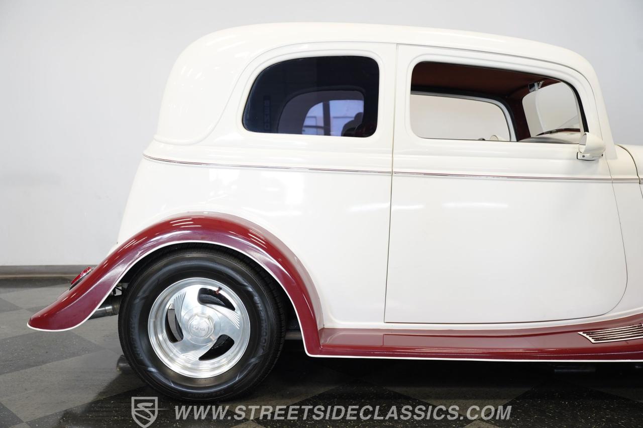 1933 Ford Victoria Restomod