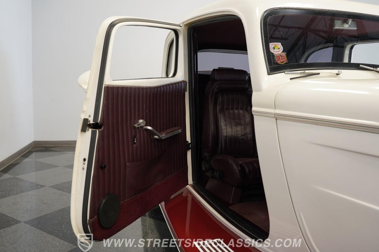 1933 Ford Victoria Restomod