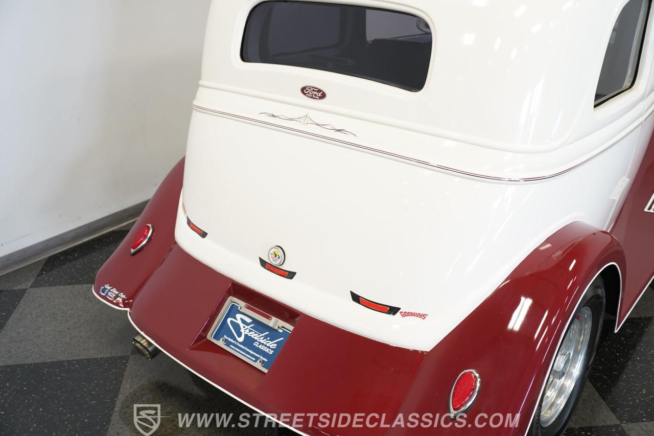 1933 Ford Victoria Restomod