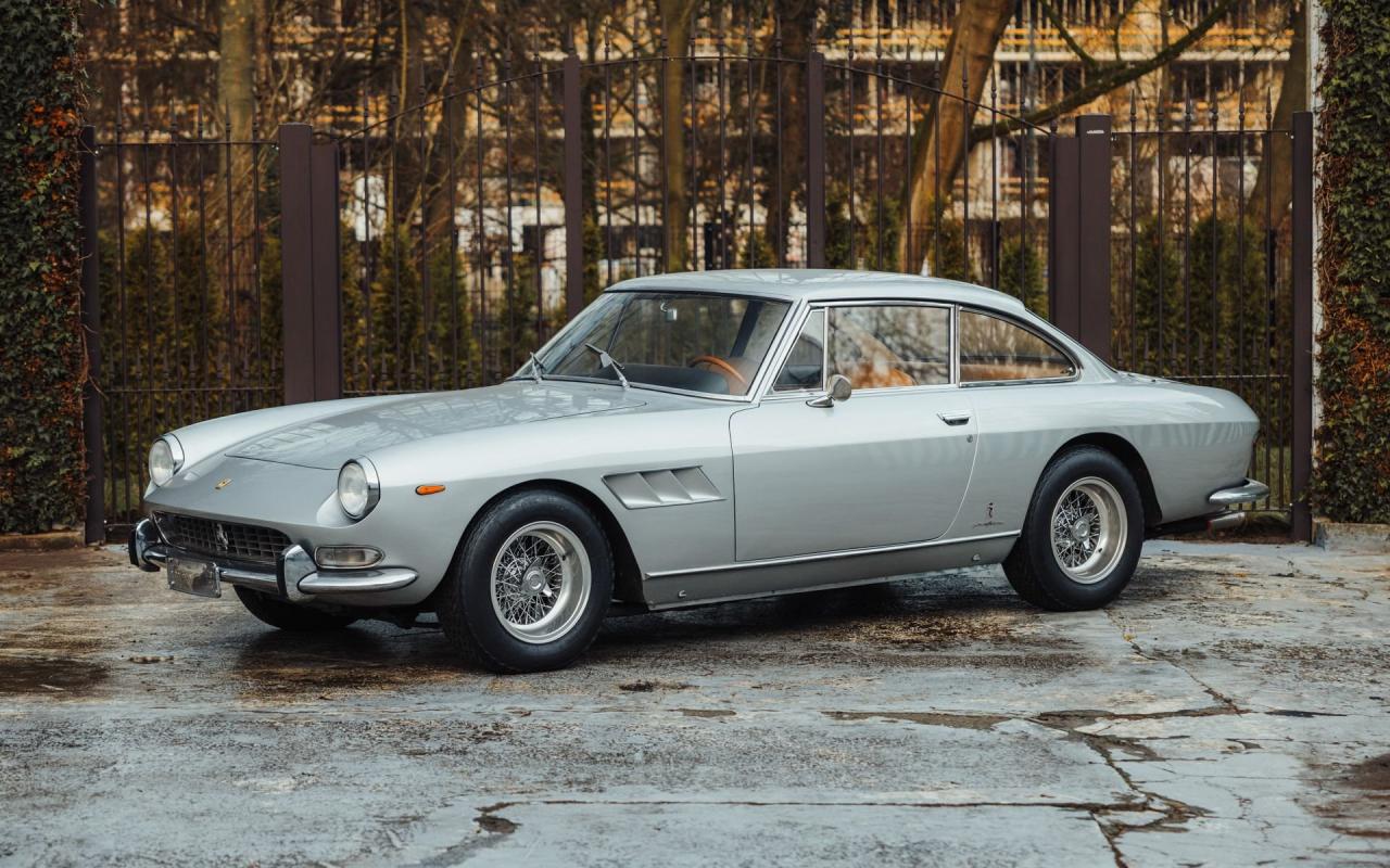 1966 Ferrari 330 GT 2+2 Series II