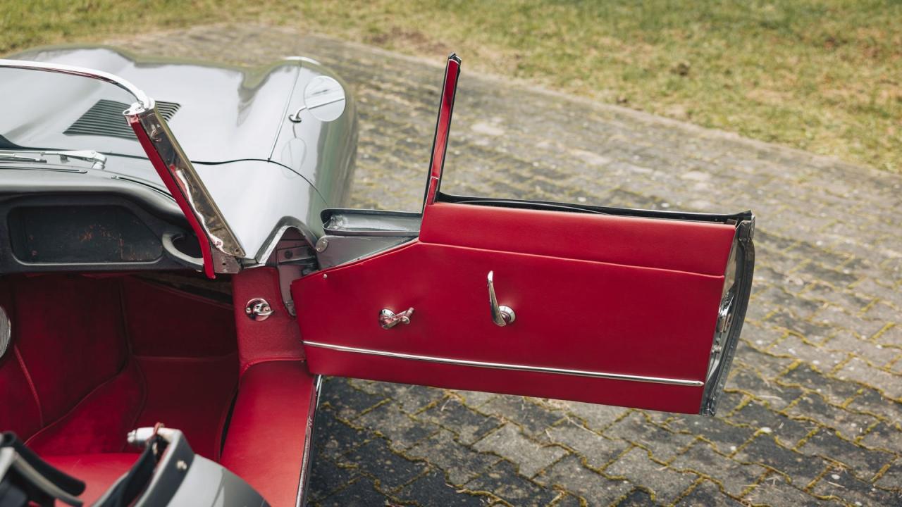 1962 Jaguar E-Type Series 1 3.8 Roadster