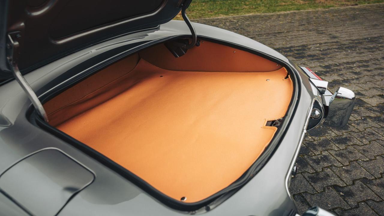 1962 Jaguar E-Type Series 1 3.8 Roadster