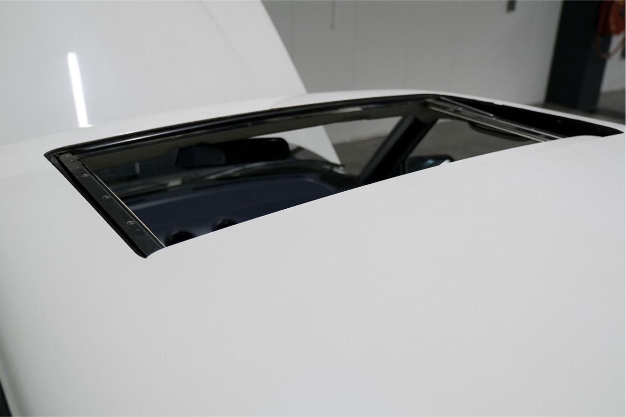 1977 Mercedes - Benz 200 series