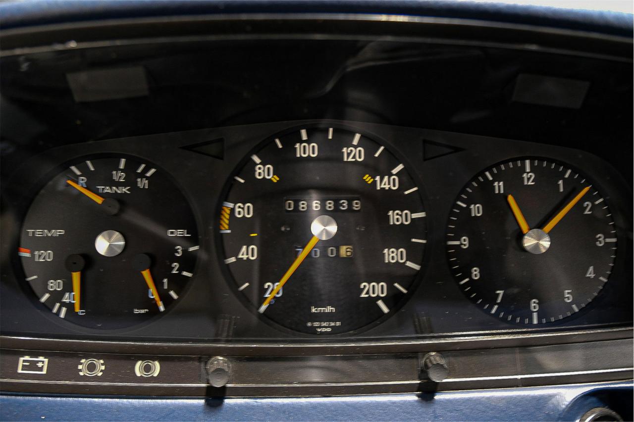 1977 Mercedes - Benz 200 series