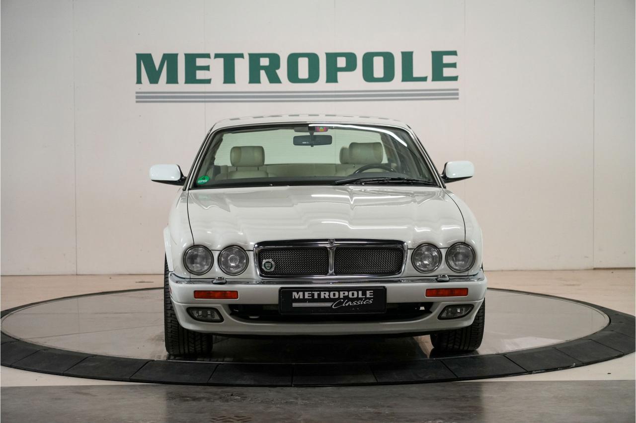 1995 Jaguar XJR