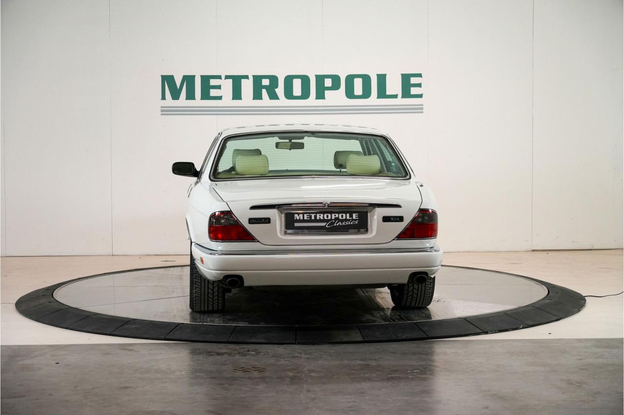 1995 Jaguar XJR