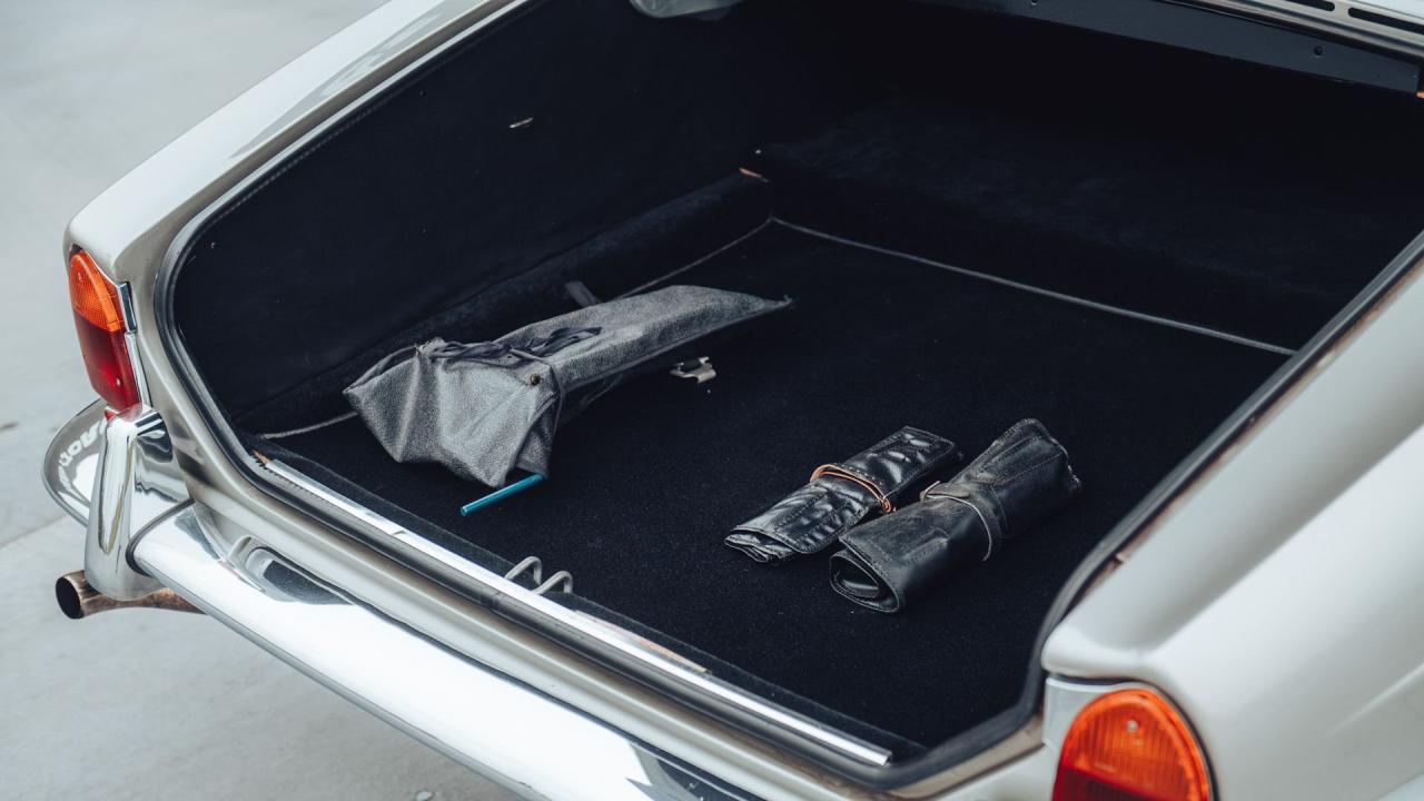 1974 Daimler Double-Six Series II