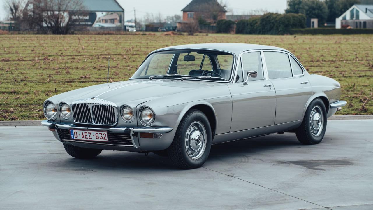 1974 Daimler Double-Six Series II