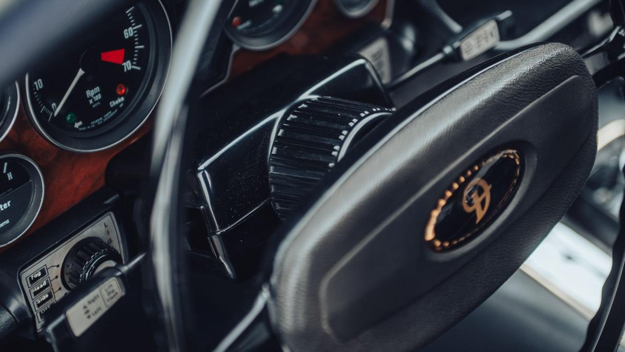 1974 Daimler Double-Six Series II