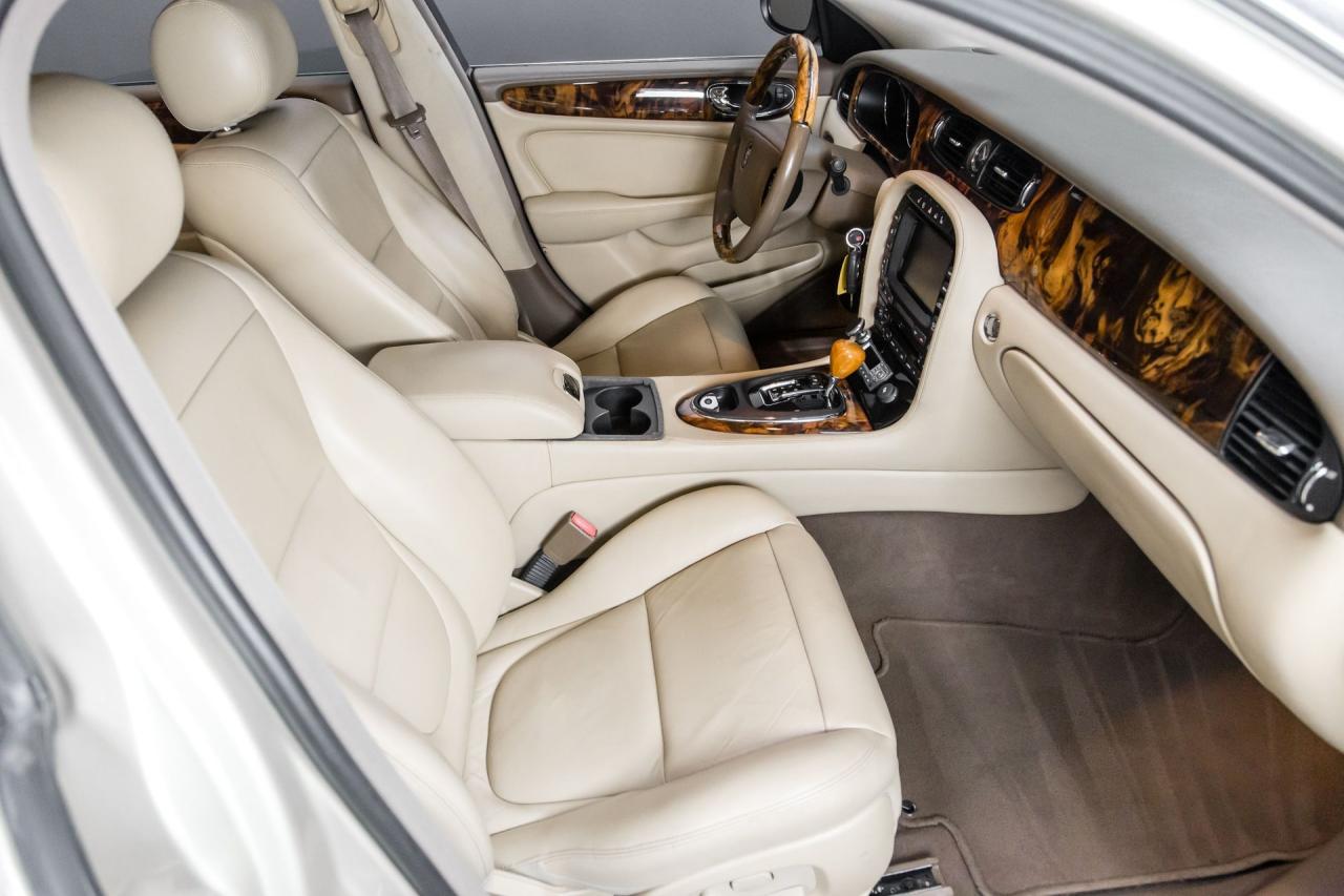 2006 Jaguar 42710 mile XJ8