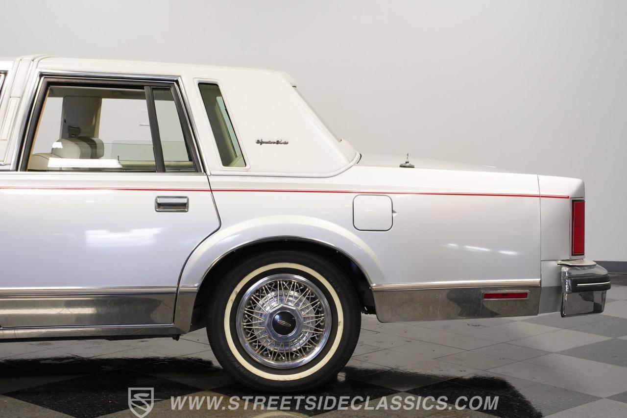 1984 Lincoln Town Car Signature Series