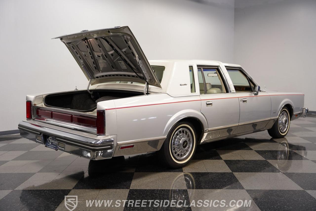 1984 Lincoln Town Car Signature Series
