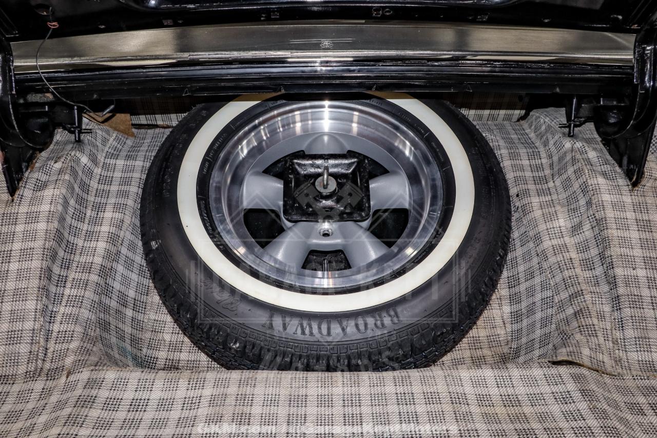 1961 Ford Thunderbird