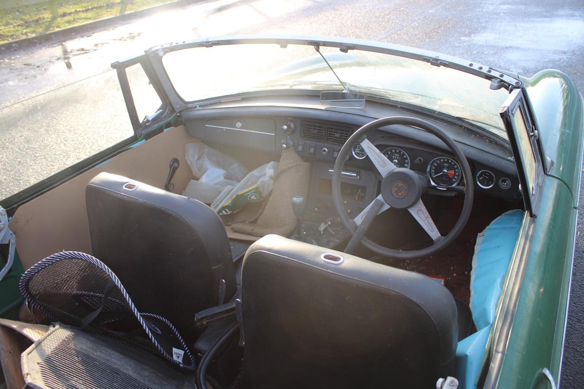 1973 MG B Roadster