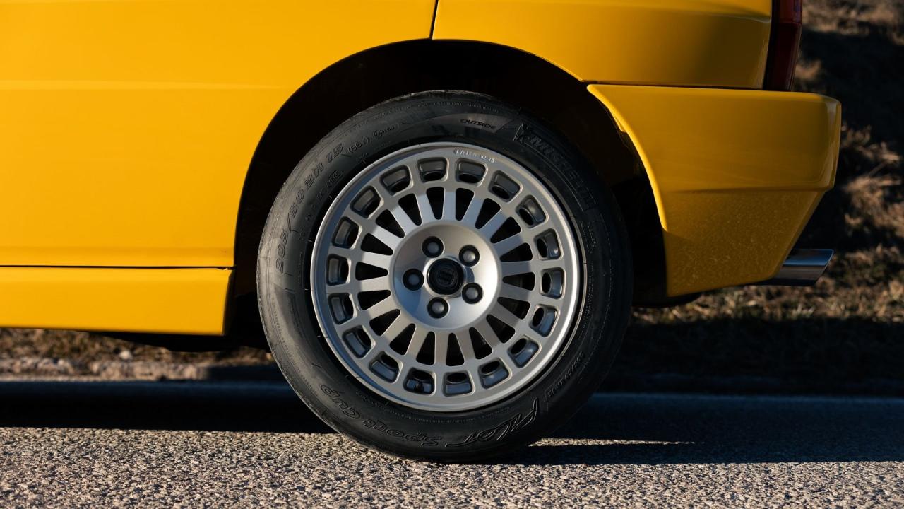 1992 Lancia Delta HF Integrale Evoluzione &ldquo;Giallo Ferrari&rdquo;