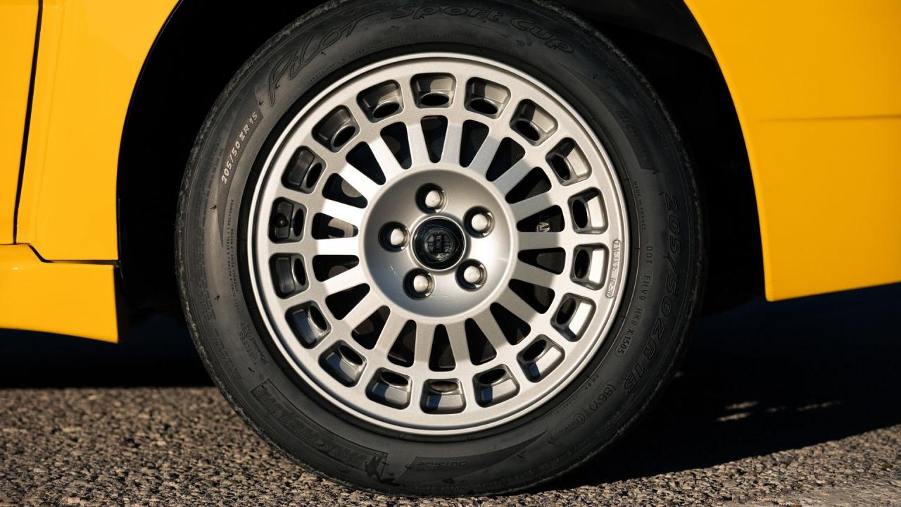 1992 Lancia Delta HF Integrale Evoluzione &ldquo;Giallo Ferrari&rdquo;