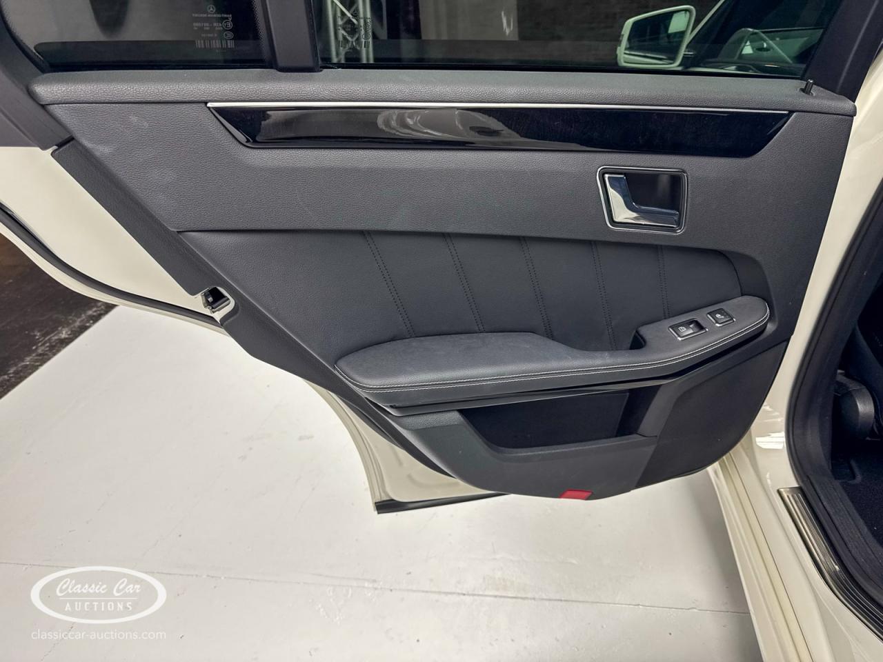 2010 Mercedes - Benz Estate E500