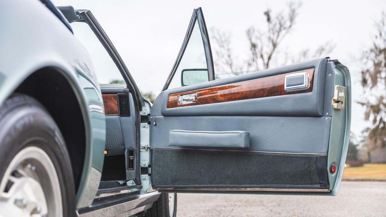 1980 Aston Martin V8 Volante