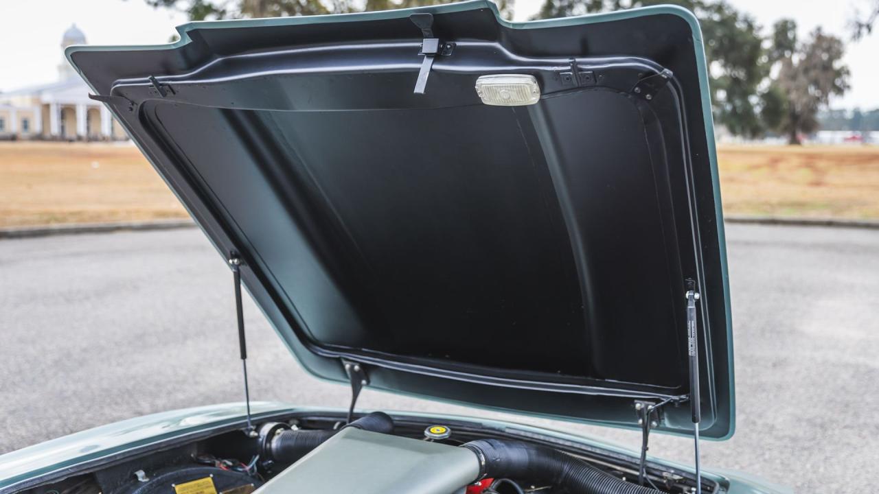 1980 Aston Martin V8 Volante