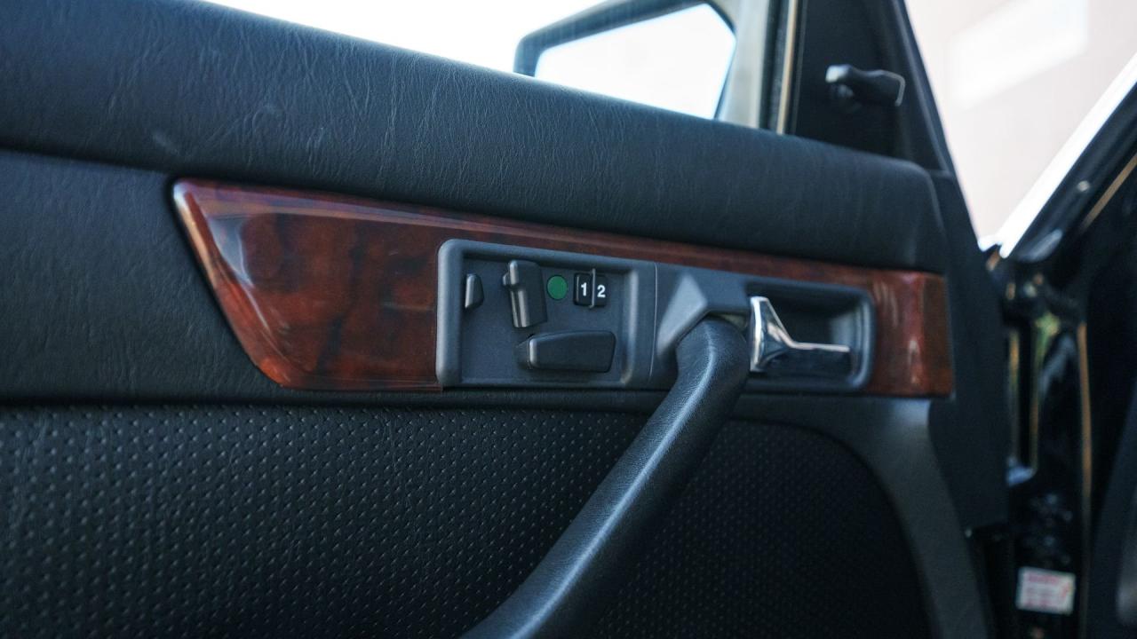 1988 Mercedes - Benz 560 SEL