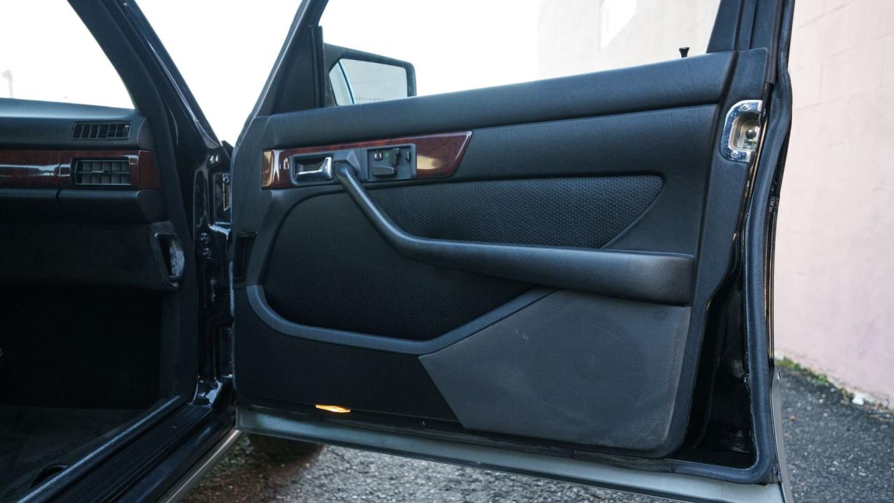 1988 Mercedes - Benz 560 SEL