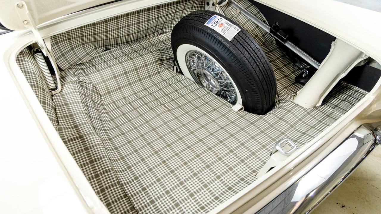 1957 Ford Thunderbird