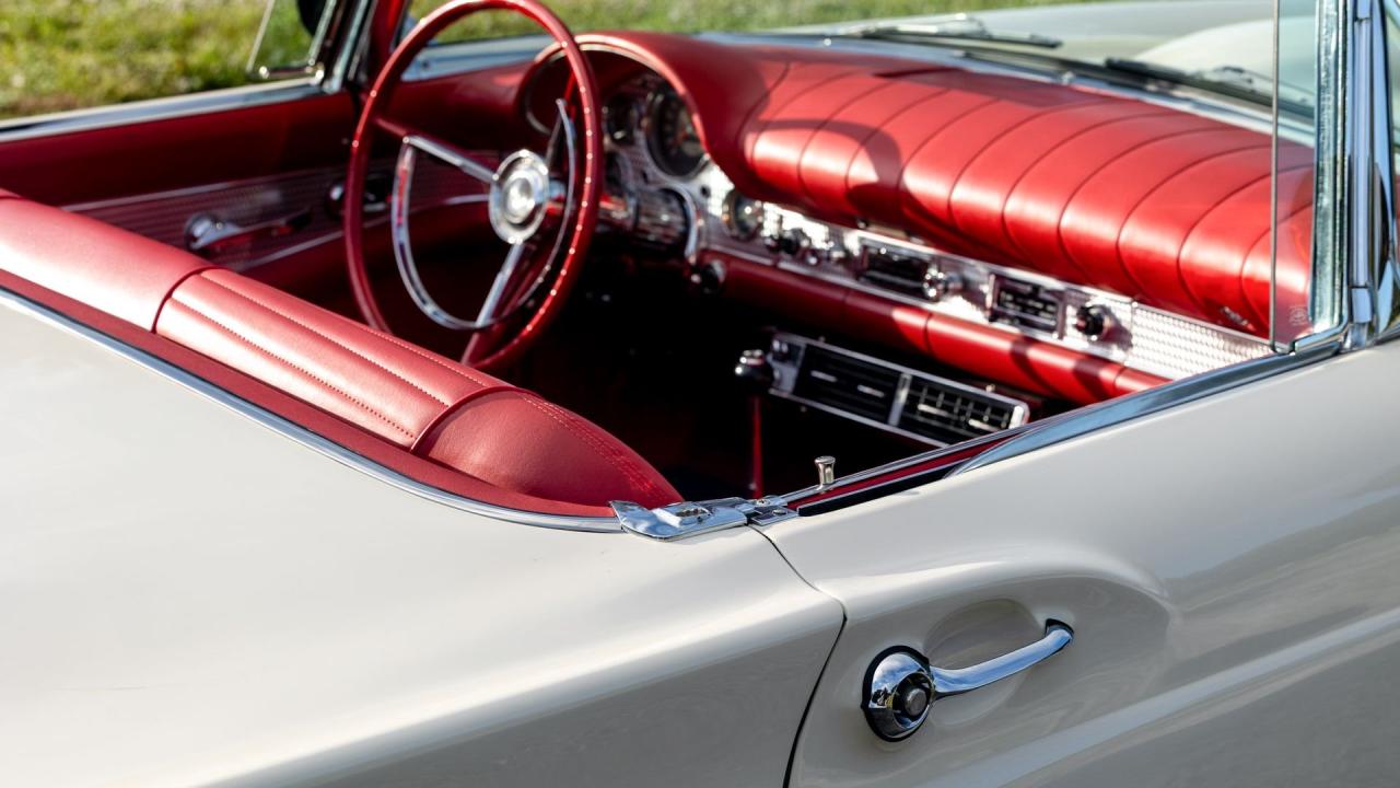 1957 Ford Thunderbird