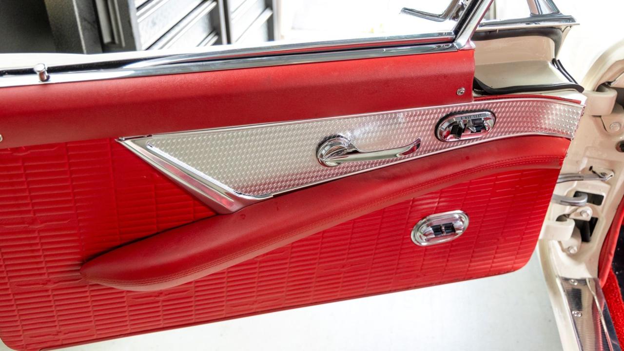 1957 Ford Thunderbird