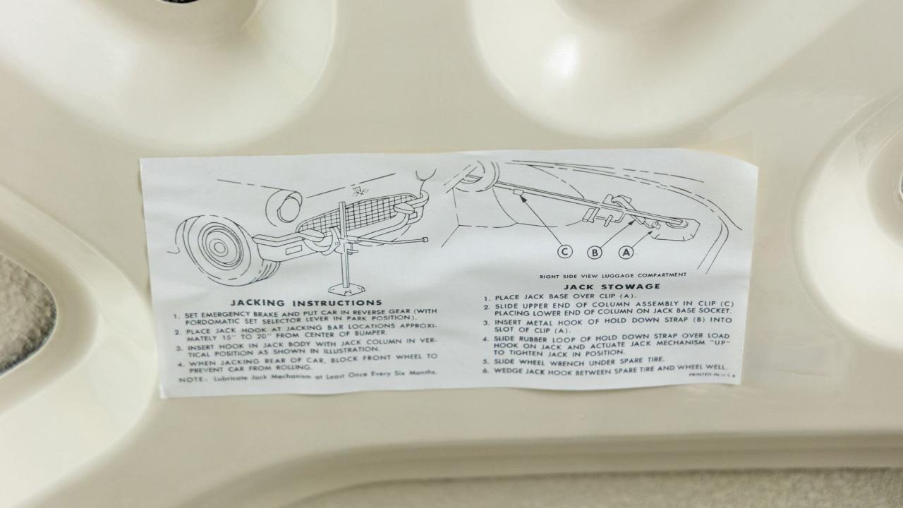 1957 Ford Thunderbird