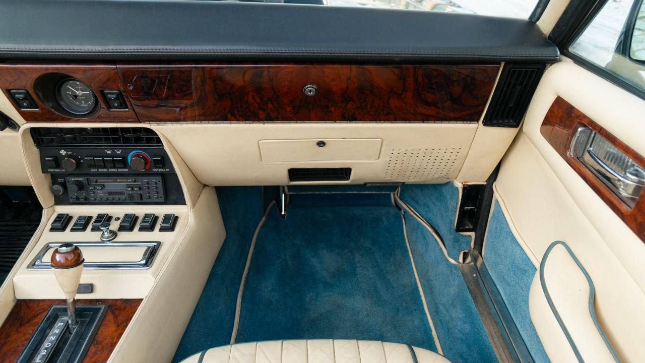 1986 Aston Martin V8 Volante