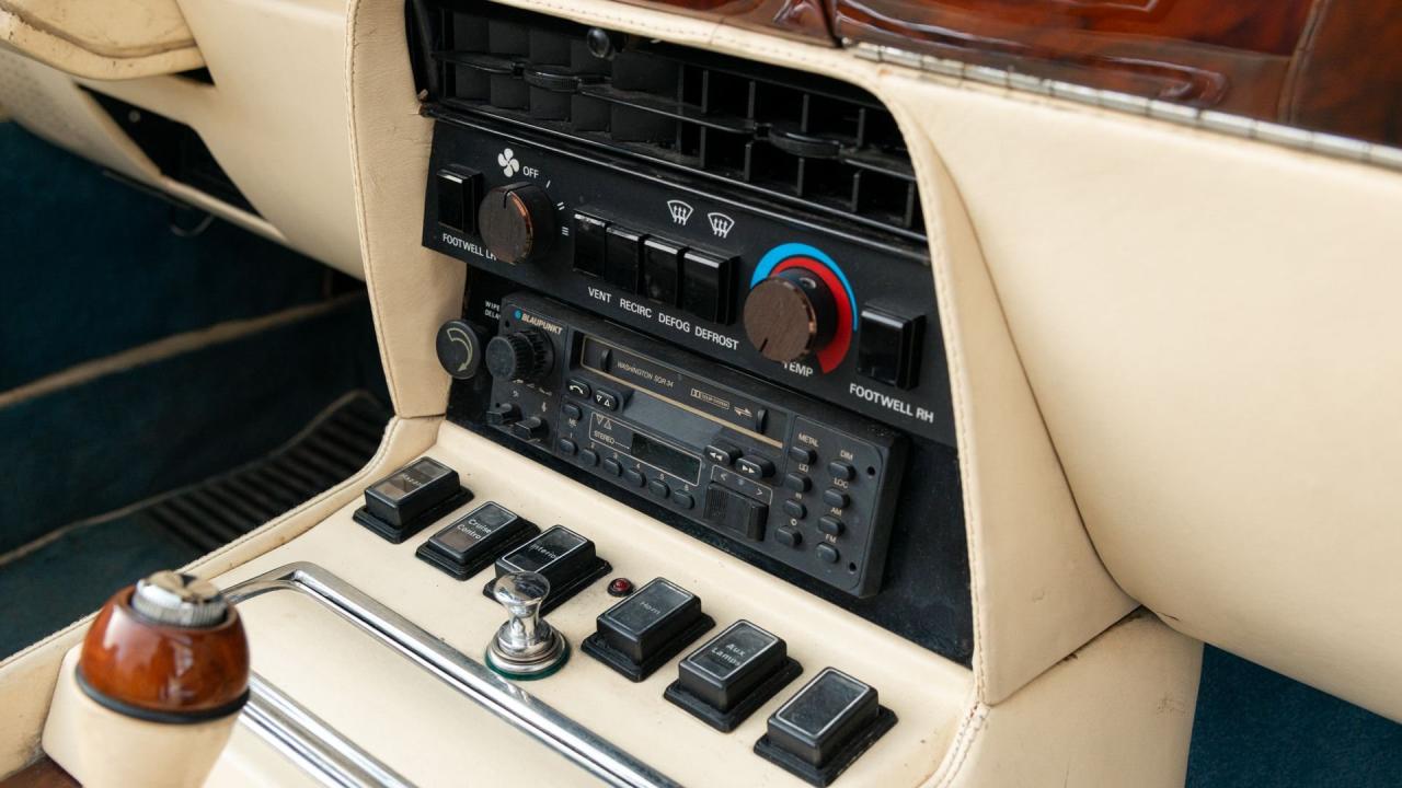1986 Aston Martin V8 Volante