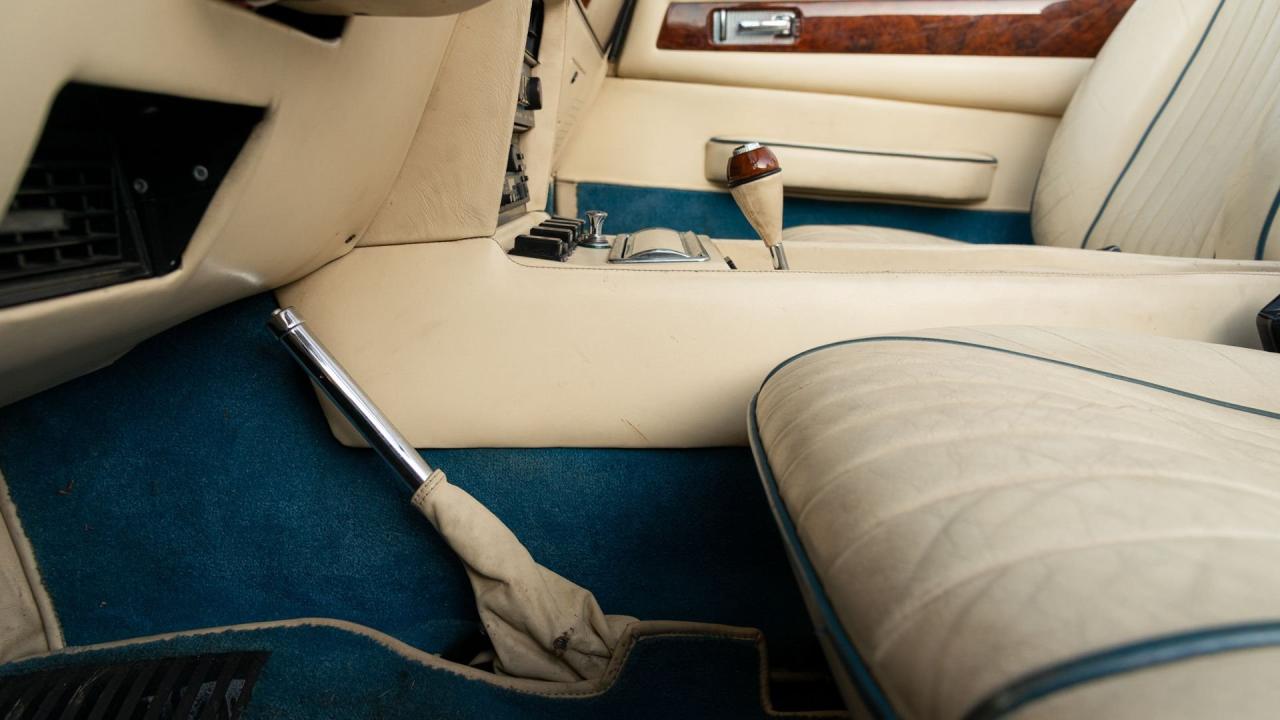 1986 Aston Martin V8 Volante