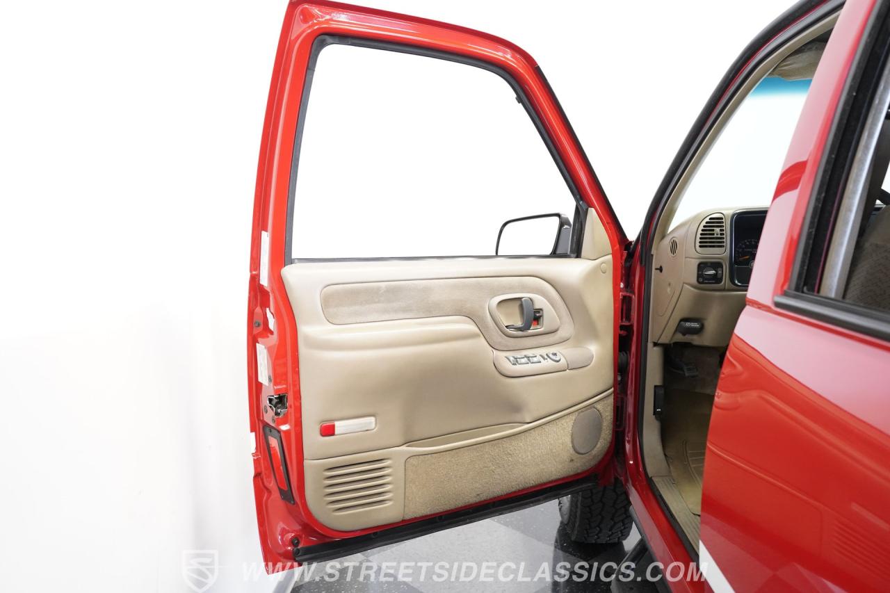 1999 Chevrolet Suburban 2500 4X4